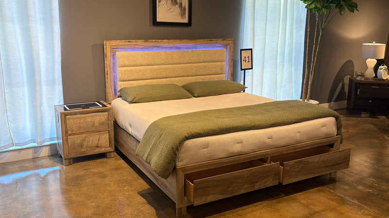 Callie - 5 Piece Queen Bedroom Set (Bed, Dresser & Mirror, Nightstand, Chest) - Brown